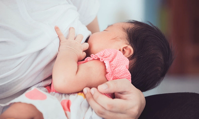 راهنمای تغذیه کودک از تولد تا 4 ماهگی راهنمای تغذیه کودک از تولد تا 4 ماهگی