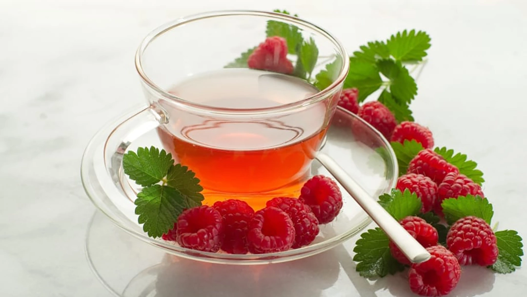 چای با برگ تمشک قرمز در بارداری