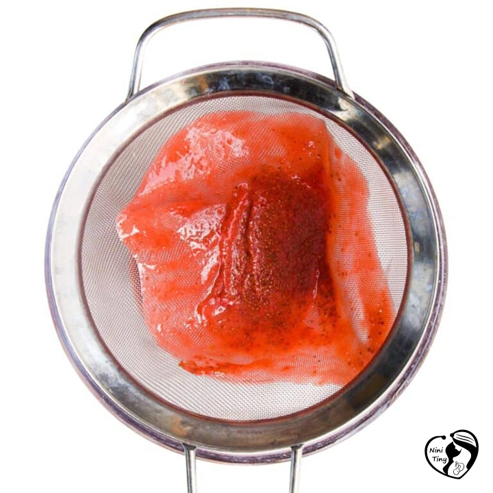 Strawberry Puree5 طرز تهیه پوره توت فرنگی برای نوزادان